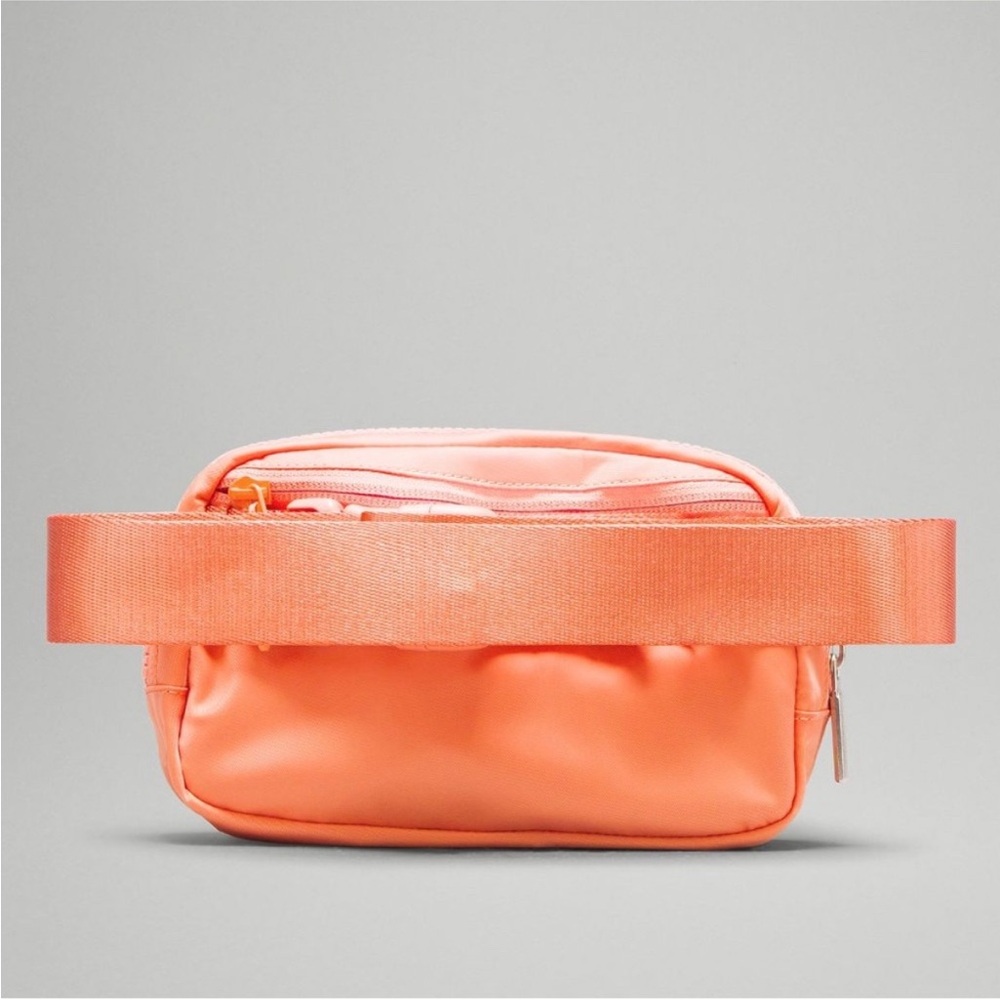NWT Lululemon Belt Bag in Tiger - Picture 4 of 10